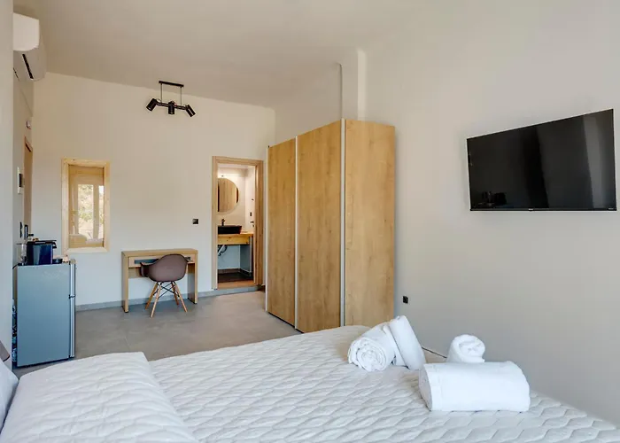 Aegean Glory Ermupoli